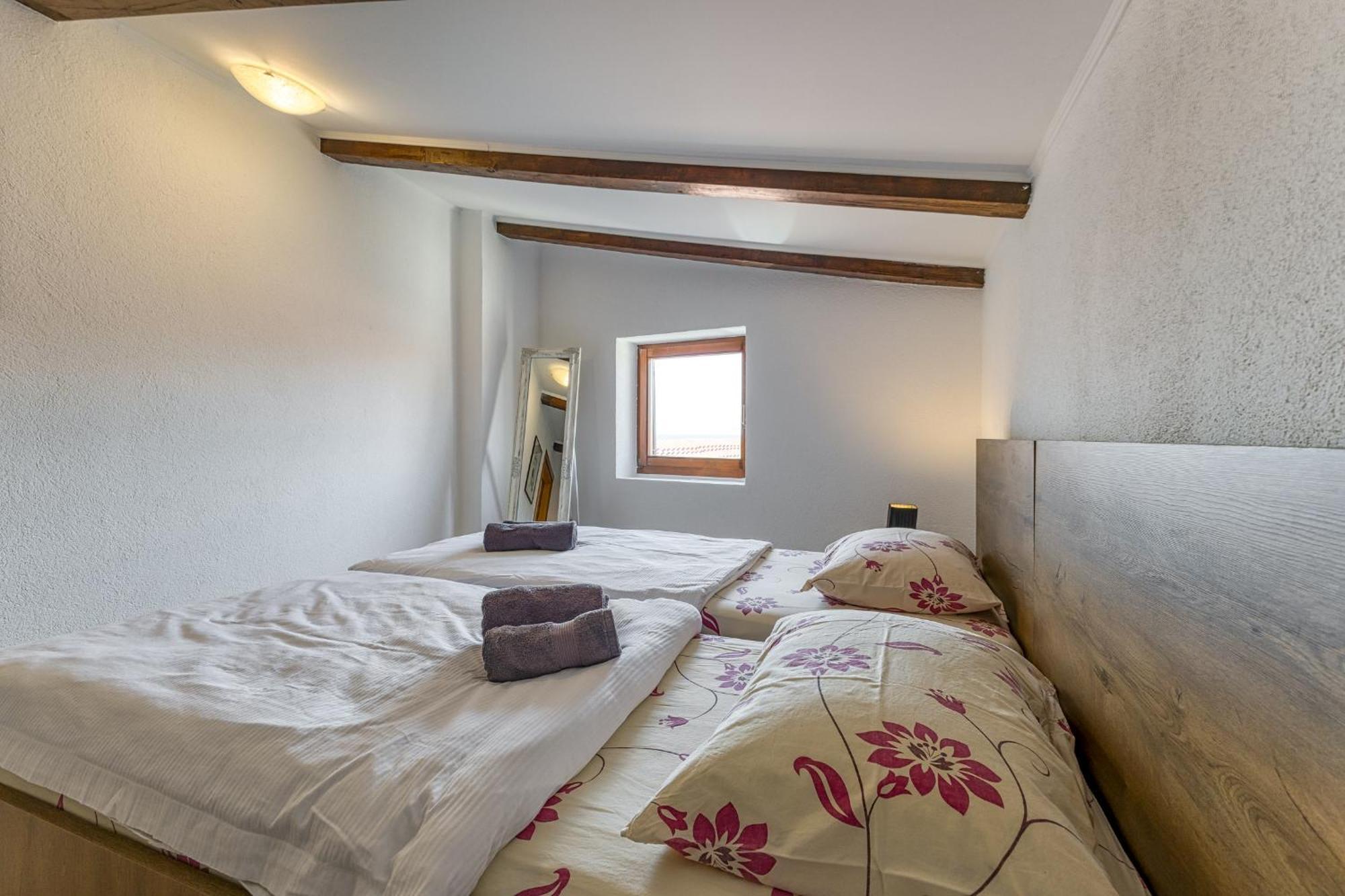 Old Town Apartments In Umag Exterior foto